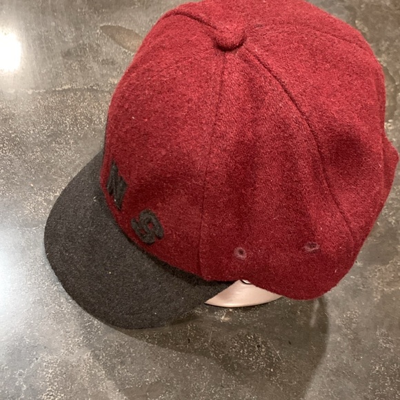 Vans Off The Wall Maroon Charcoal Wool Blend Strapback Hat Adjustable/Os Cap - Picture 3 of 8